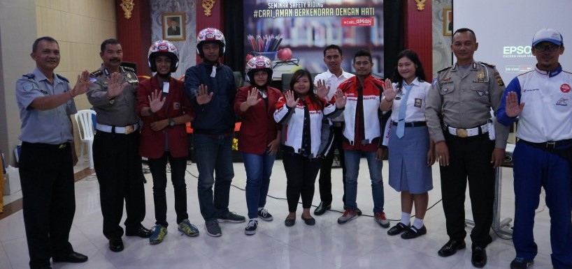 Astra Motor Bali Ajak Mahasiswa Seminar Cari Aman Berkendara dengan Hati