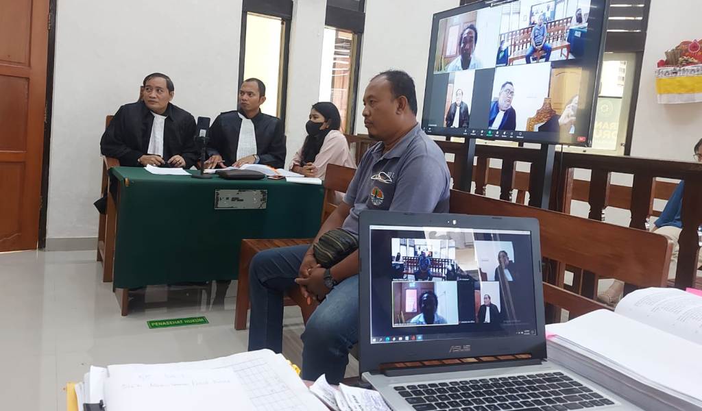 Jaksa Hadirkan Tiga Saksi, Terdakwa Korupsi Kupon BBM di DLHK Denpasar Terpojok