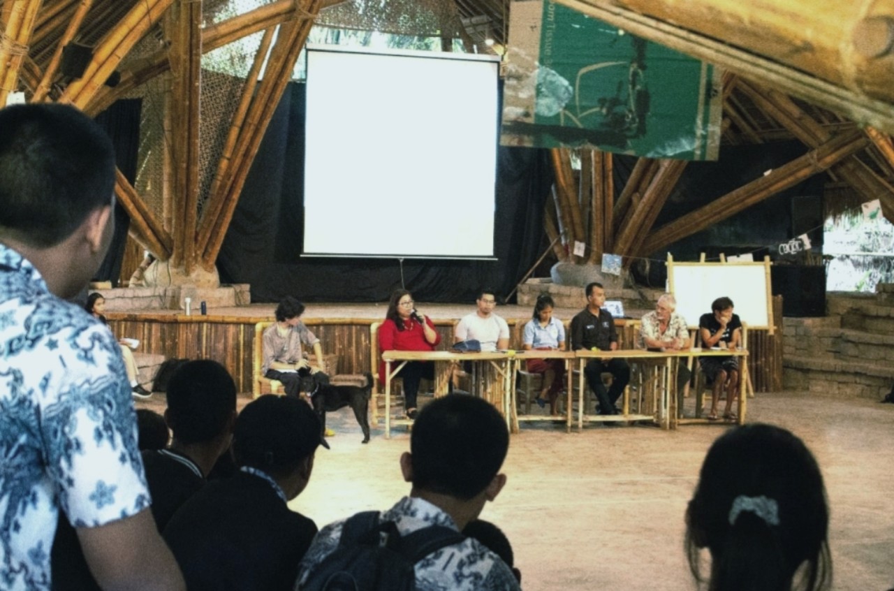 diskusi panel-9c94b7ad