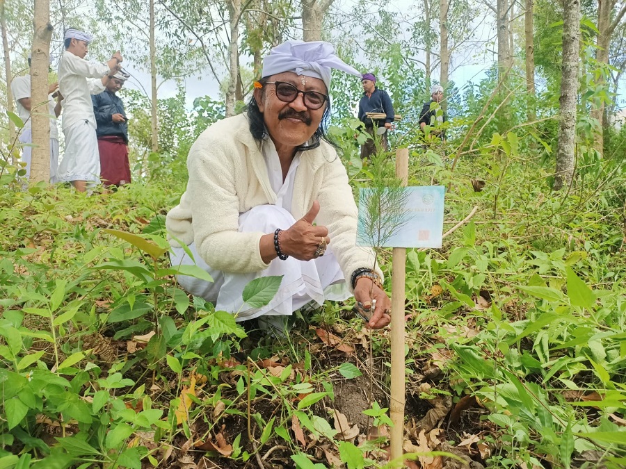 Desa Adat Batur Peringati Tumpek Wariga, Tanam Berbagai Jenis Pohon Upakara