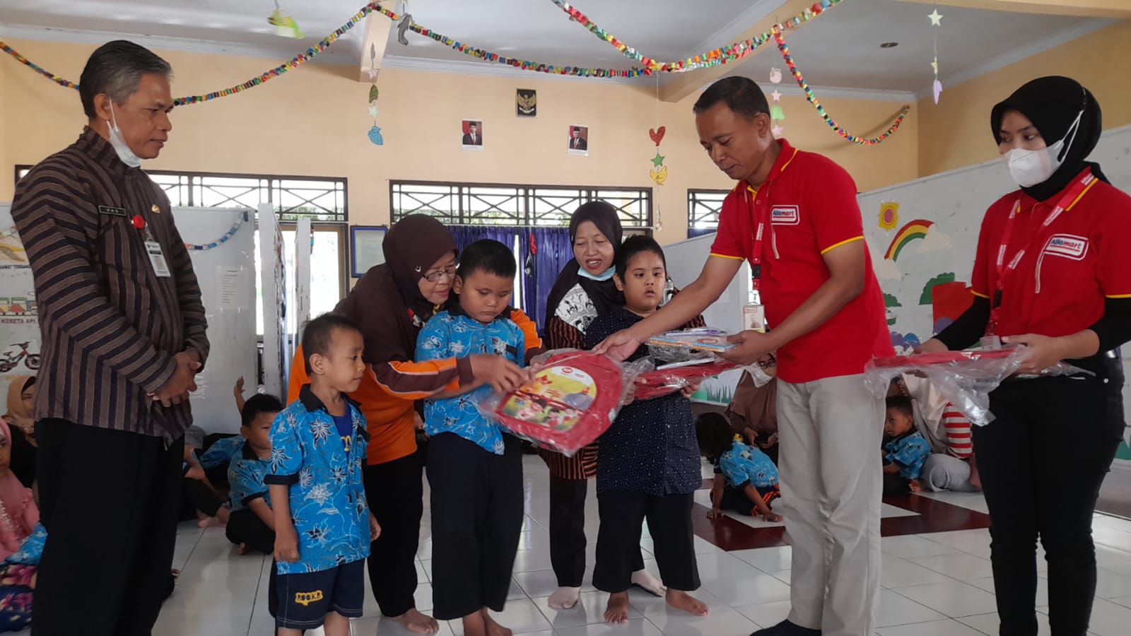 Kolaborasi “Tunjuk Tangan untuk Generasi Maju” oleh SGM Eksplor dan Alfamart Dukung Pendidikan dan Nutrisi Anak Generasi Maju Indonesia dari Aceh hingga Papua