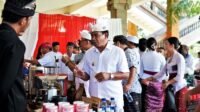 BULELENG, PJ Bupati Buleleng Ketut Lihadnyana saat melihat beberapa produk local