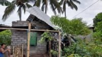 BULELENG. rumah warga yang atapnya rusak akibat angin putingbeliung