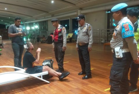 Mabuk, Bule Amerika Buat Onar di Terminal Keberangkatan Bandara Ngurah Rai
