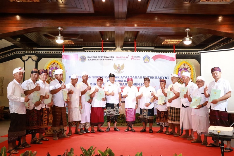 Seabad Lebih Menggantung, Tanah 12 Warga Tuban, Kuta, Akhirnya Punya Kepastian Hukum