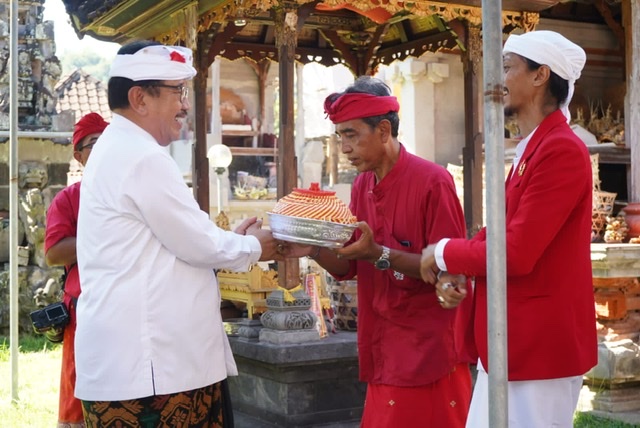 Wagub Cok Ace Hadiri Upacara Ngenteg Linggih lan Padudusan Agung di Pura Pajenengan Pande, Antiga