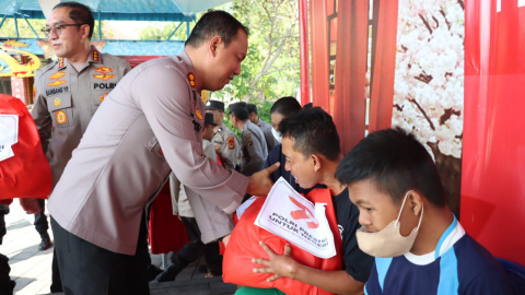 Polresta Gandeng Pakabar Bali Gelar Donor Darah dan Bagi Sembako