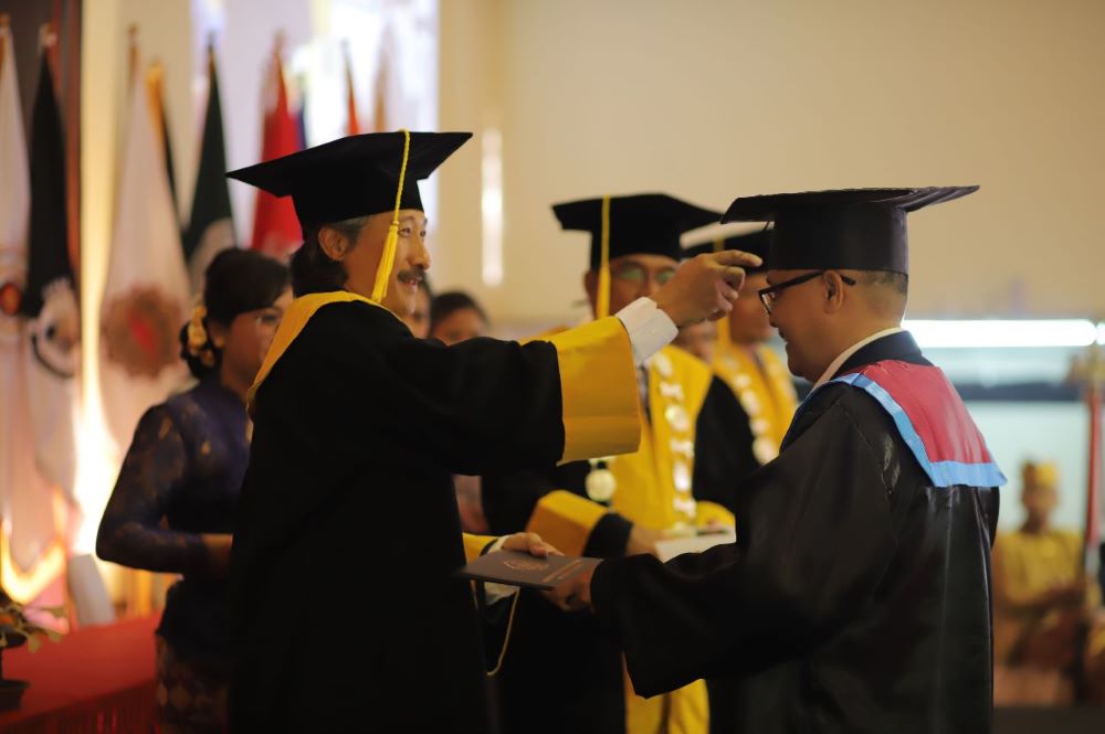 Luluskan 175 Wisudawan, STAHN Mpu Kuturan juga Berikan Penghargaan Bagi Tiga Tokoh