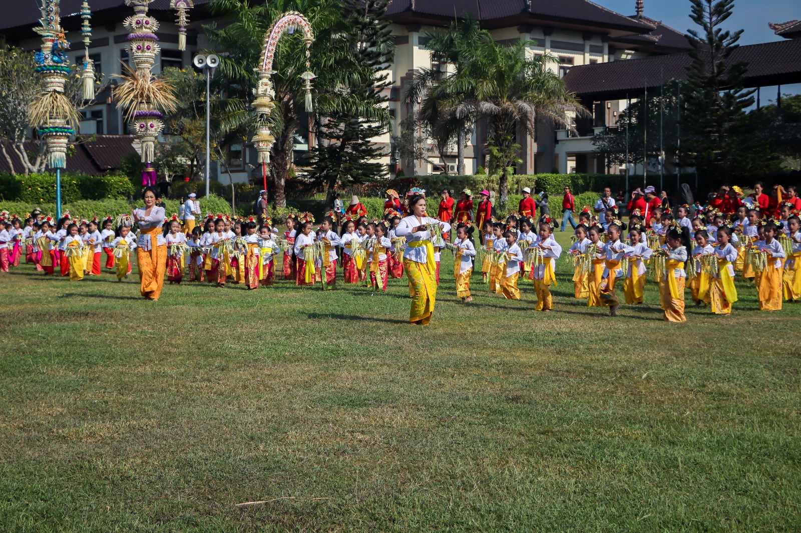 Ratusan Siswa PAUD Meriahkan HUT Mangupura dengan Pentas Budaya
