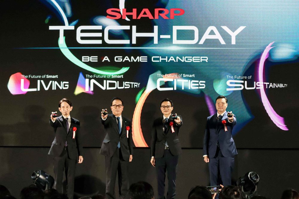 055-1_SHARP Tech Day menandai dimulainya transformasi teknologi generasi baru yang akan menginspirasi lebih banyak inovasi baru di masa depan....