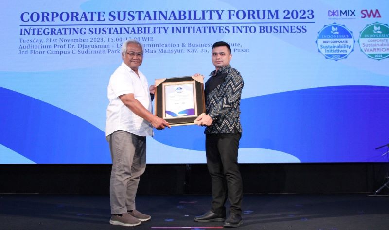 066 - Foto 5 - Imam Muda, PR dan CSR , PT Sharp Electronics Indonesia menerima penghargaan Indonesia Corporate Sustainability Awards 2023