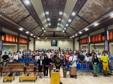 Kenakan Pakaian Adat Bali, 117 Mahasiswa Internasional BIPAS Tampil Memukau pada Graduation Autumn Semester 2023