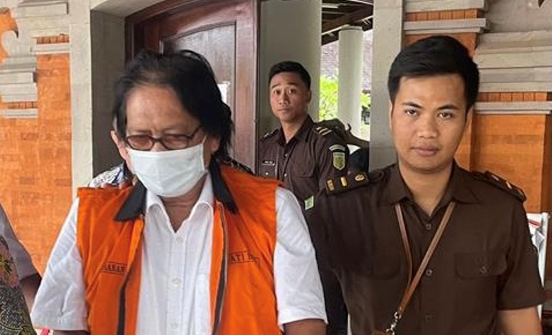 Dituntut Jaksa 15 Tahun, Pak Raden Divonis Hakim 4 Tahun Langsung Terima