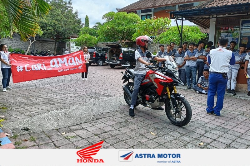 Pentingnya Safety Riding, Astra Motor Bali Sosialisasikan #Cari_Aman di SMK Negeri 1 Klungkung
