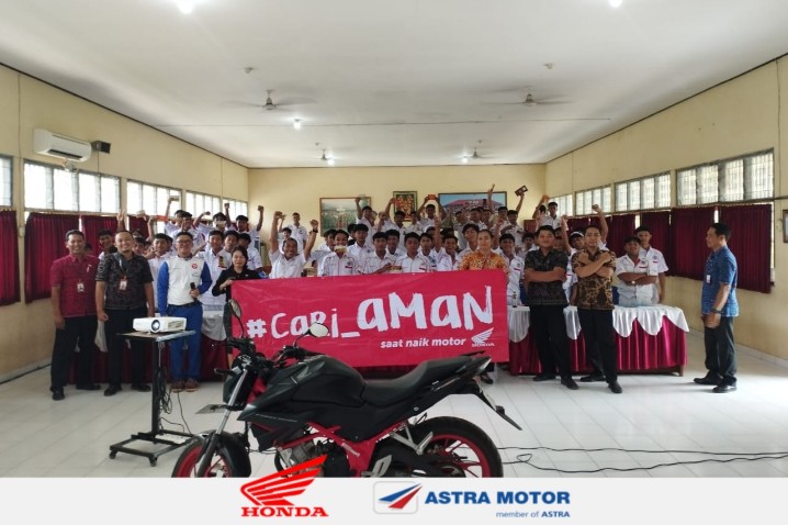 Awali 2024, Astra Motor Bali Sosialisasikan #Cari_Aman di SMK Negeri 2 Negara
