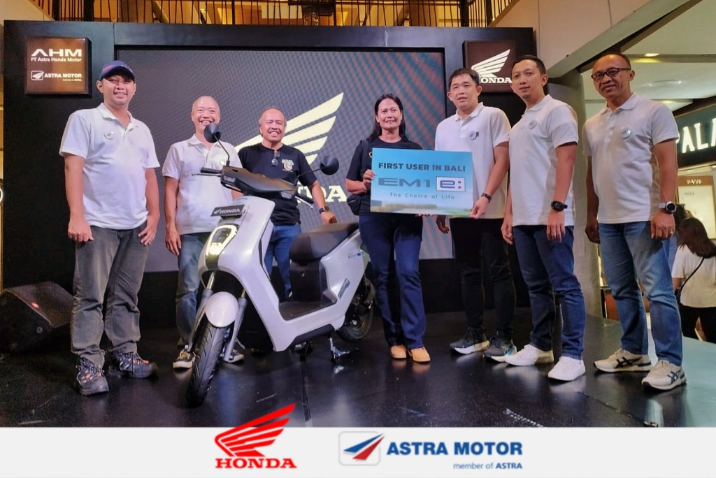 Astra Motor Bali Berikan Apresiasi Kepada Konsumen Pertama Pemilik Honda EM1 e: 
