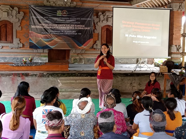 Pengabdian Masyarakat Terpadu FEB Unmas, Tingkatkan Daya Saing Pengerajin “Besek” di Desa Pengiangan, Bangli