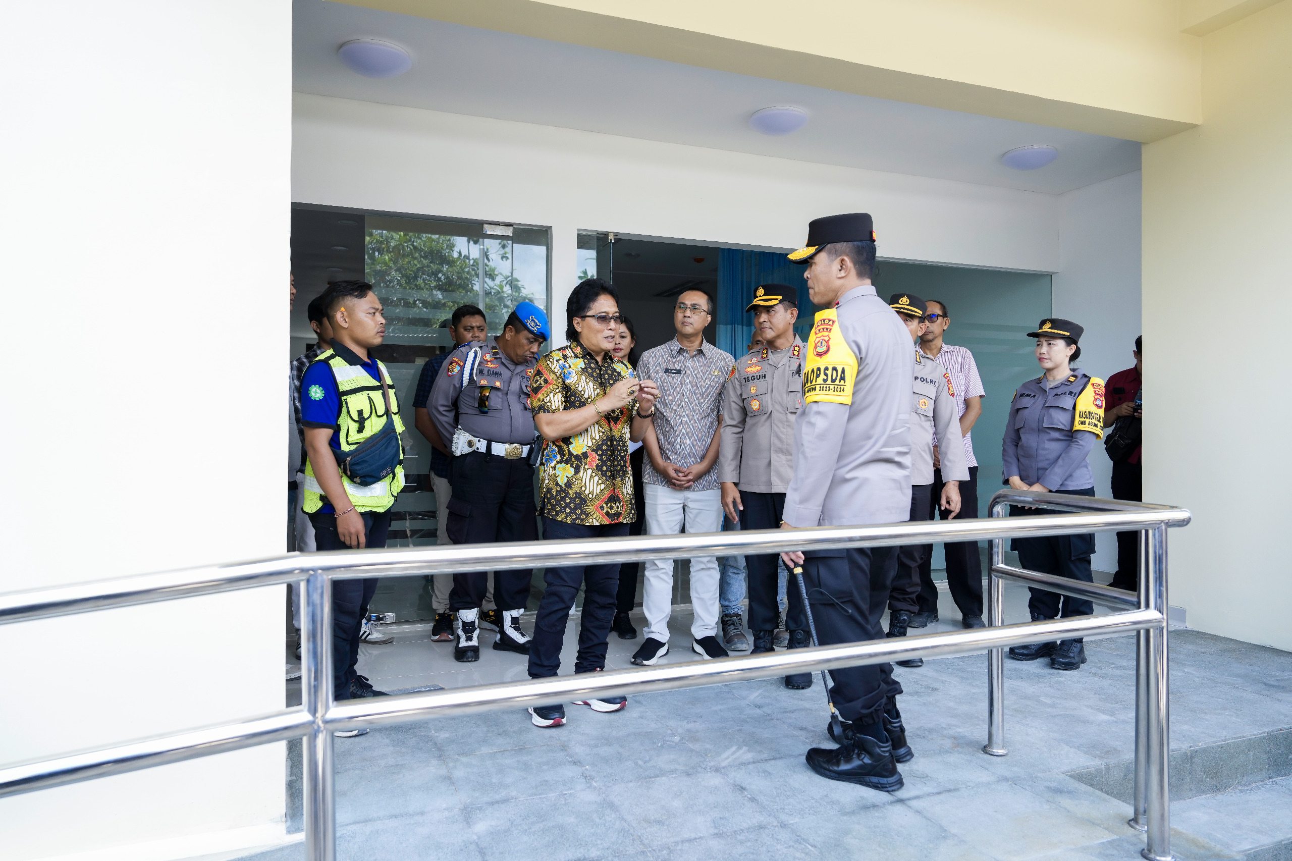 Bupati Giri Prasta Dampingi Kapolda Bali Tinjau Pembangunan Asrama dan Poliklinik Polres Badung