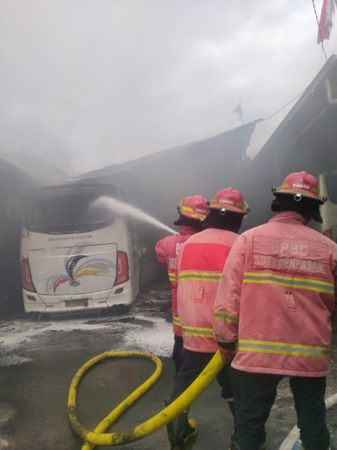 Si Jago Merah Porak-porandakan Bengkel Aldy, Lima Bus dan 1 Motor Ludes Terbakar