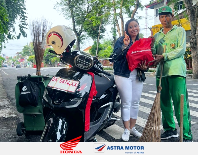 Implementasikan CSR Perusahaan, Astra Motor Bali Bagikan Paket Sembako Untuk Petugas Kebersihan