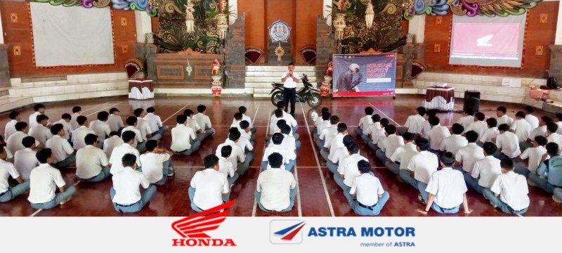 Astra Motor Bali Ajak Siswa SMK Negeri 3 Singaraja Atasi Blind Spot dan #Cari_Aman di Jalan Raya