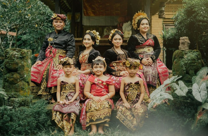 Gandeng Dua Keluarga, Gung Mas Pemayun & Family Rilis Lagu “Rahina Nyepi”