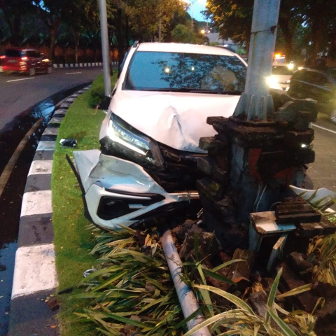 Viral, Mobil Rush Kecelakaan Diduga Gegara Sopir Ngantuk