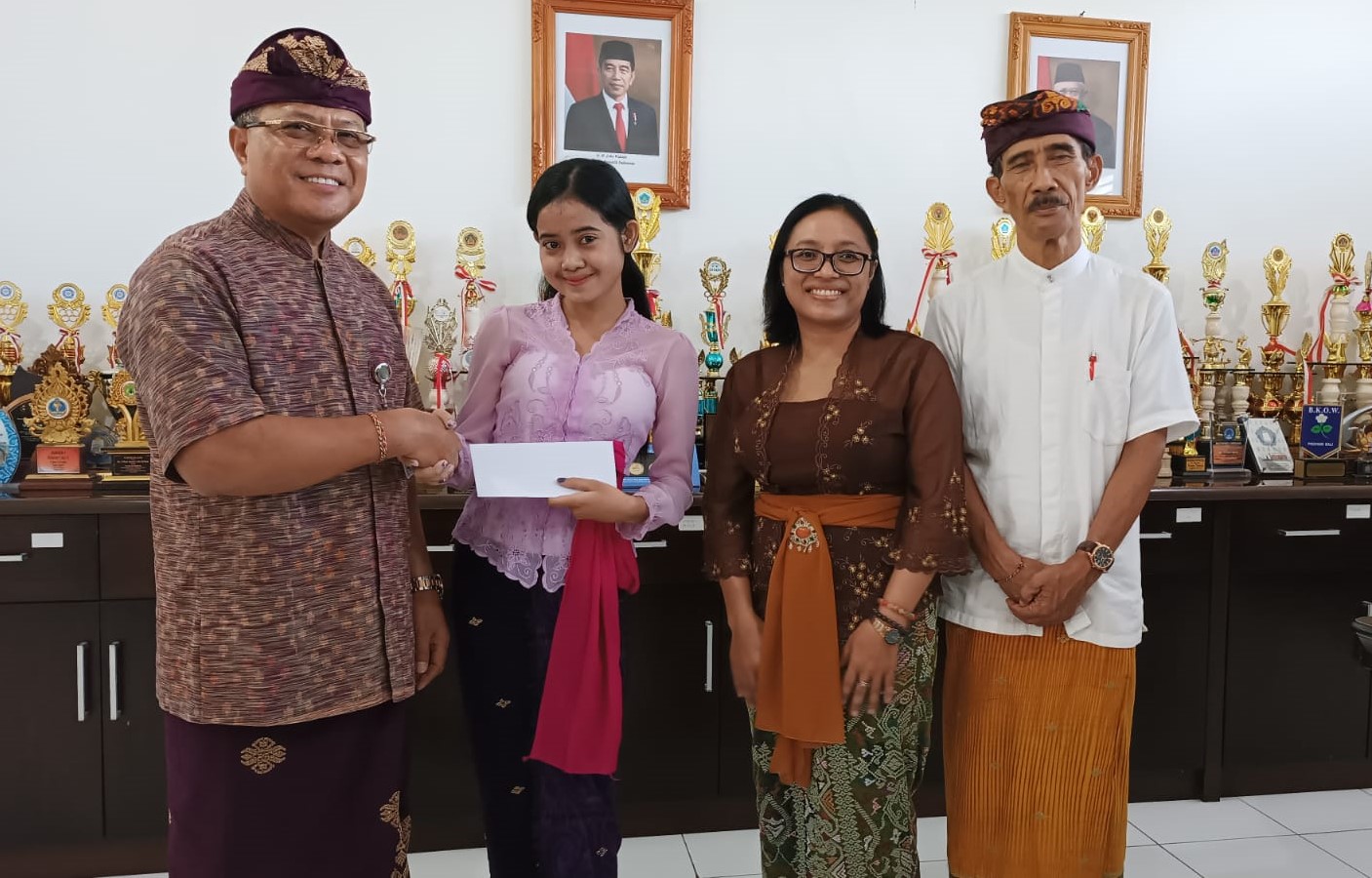 Mahasiswi UPMI Sabet Runner Up 1 Duta Genre Denpasar