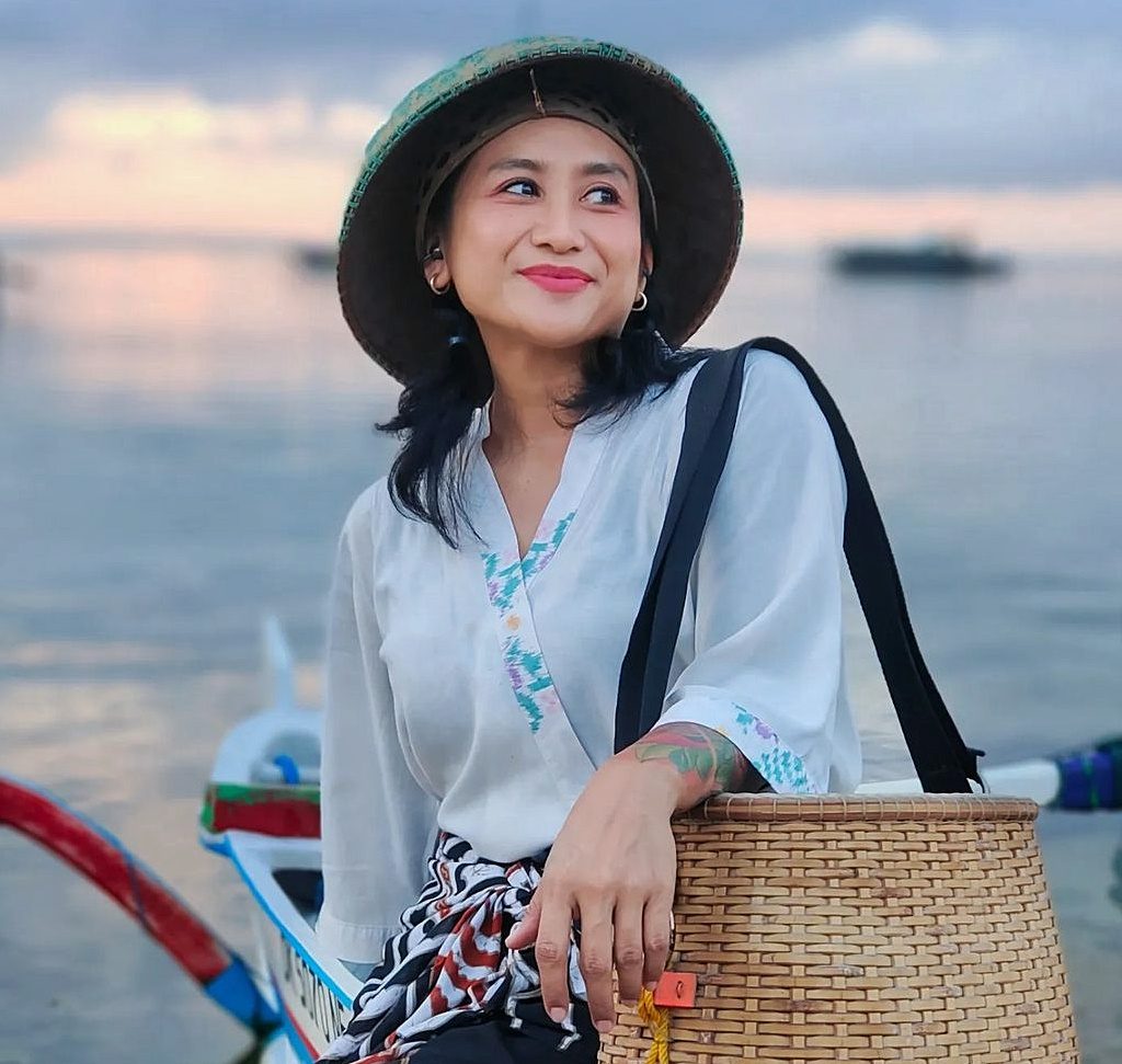 Gandeng Pesona Dewata, Dewi Pradewi Rilis Single dan Video Klip “Ulam Segara” Bernuansa Keroncong