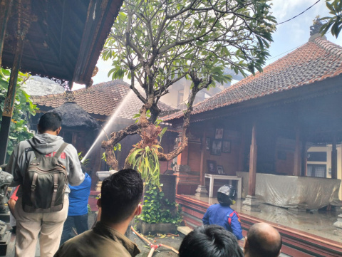 Rumah Lantai Dua Ludes Terbakar, Kerugian Rp 1 Miliar