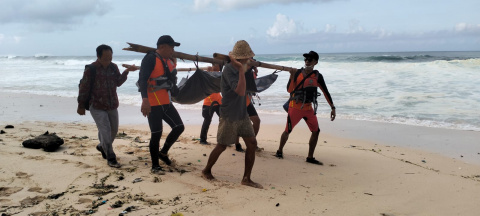Buruh Proyek Terseret Arus Pantai Nyangyang Ditemukan Tewas Terapung
