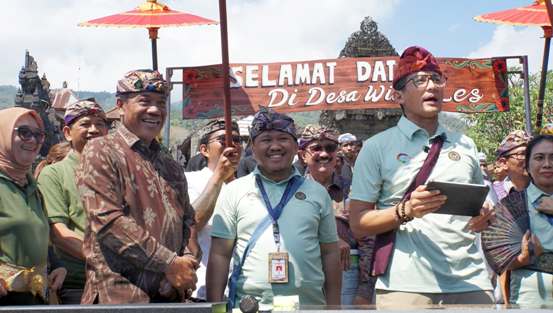 BULELENG, Menteri Sandiaga Uno bersama Menteri Pemberdayaan Perempuan dan Perlindungan Anak (PPPA), Bintang Puspayoga serta perwakilan dari Kementerian Desa Pembangunan Daerah Tertinggal dan Transmigrasi (BPI), Ivanovich Agusta