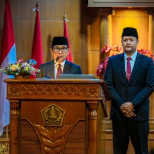 Bupati Badung I Wayan Adi Arnawa dan Wabup Bagus Alit Sucipta menyampaikan Pidato perdananya pada Rapat Paripurna DPRD Badung di Ruang Sidang Utama Gosana, Kantor DPRD, Puspem Badung, Senin (3/3).