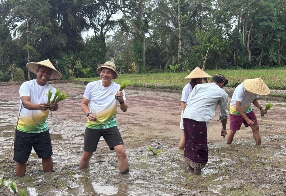 Green Journey The Nusa Dua jalin harmoni dengan komunitas petani organik.