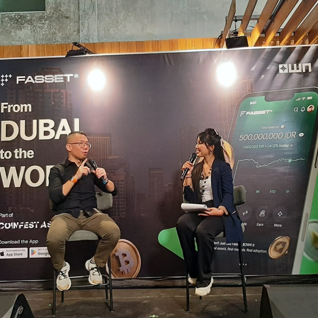 Ronald Wijaya saat menyampaikan materi dalam acara “Fasset x OWN: From DUBAI to the WORLD” yang digelar di OXO The Factory, Canggu, Jumat (22/8/2025).