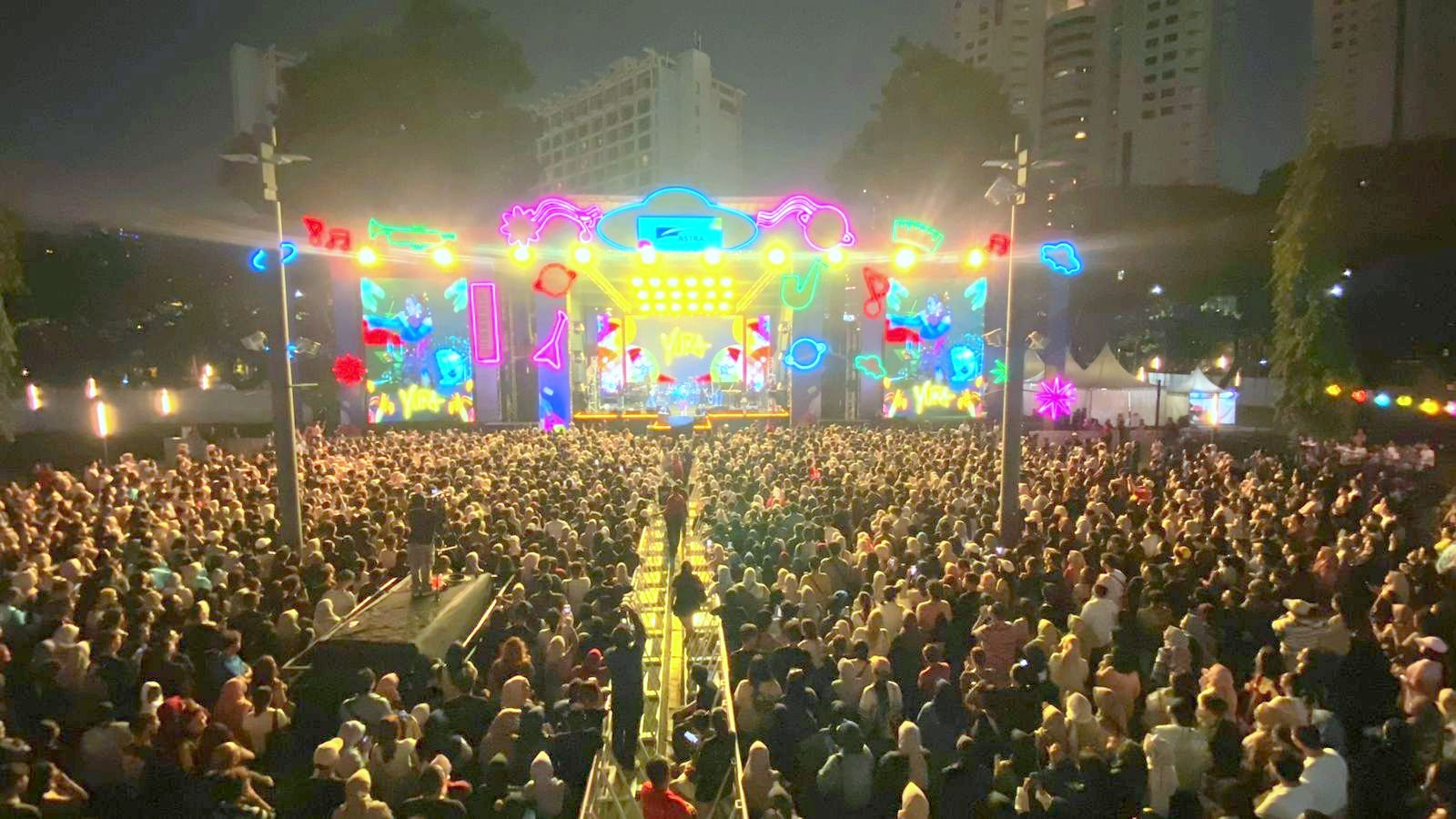 Kemeriahan penampilan musisi tanah air di Festival Astra 2025 pada panggung konser musik Semesta Berpesta.