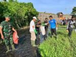 u22-Bupati-Buleleng-I-Nyoman-Sutjidra-beserta-Wakil-Bupati-Buleleng-Gede-Supriatna-melakukan-pembersihan-Sungai