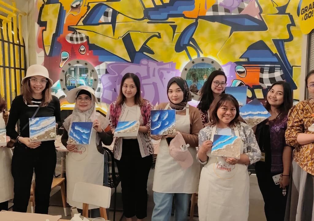 u7-Para-peserta-antusias-mengikuti-Beyond-the-Canvas-YELLO-Hotel-Kuta-Beachwalk