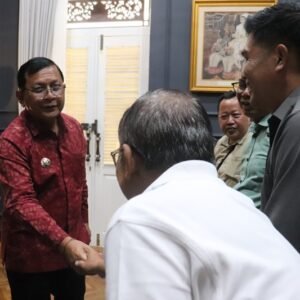 u22-Bupati-Sutjidra-menerima-audiensi-dari-Panitia-Kejuaraan-Bulutangkis-Bupati-Buleleng-Cup-tahun-2025