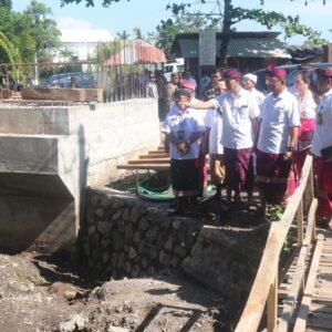 u22-Kunjungan-Kerja-yang-dilakukan-Bupati-Sutjidra-dan-Supriatna