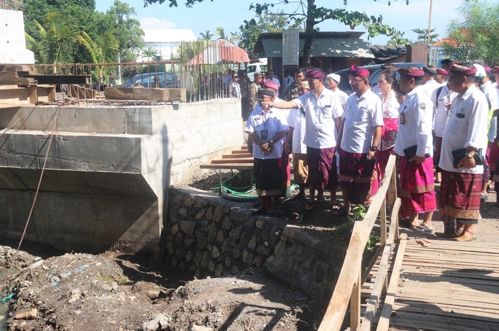u22-Kunjungan-Kerja-yang-dilakukan-Bupati-Sutjidra-dan-Supriatna