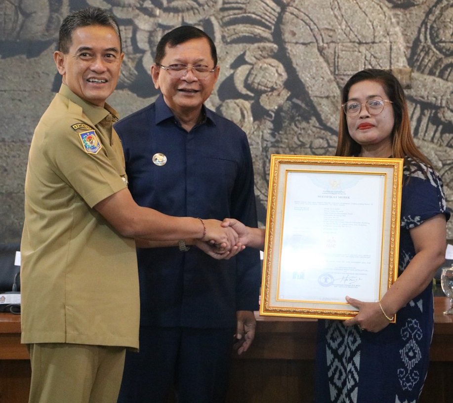 u22-penyerahan-seritifikat-HAKI