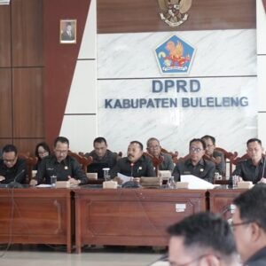 u22-rapat-kerja-di-ruang-gabungan-komisi-DPRD-Kabupaten-Buleleng
