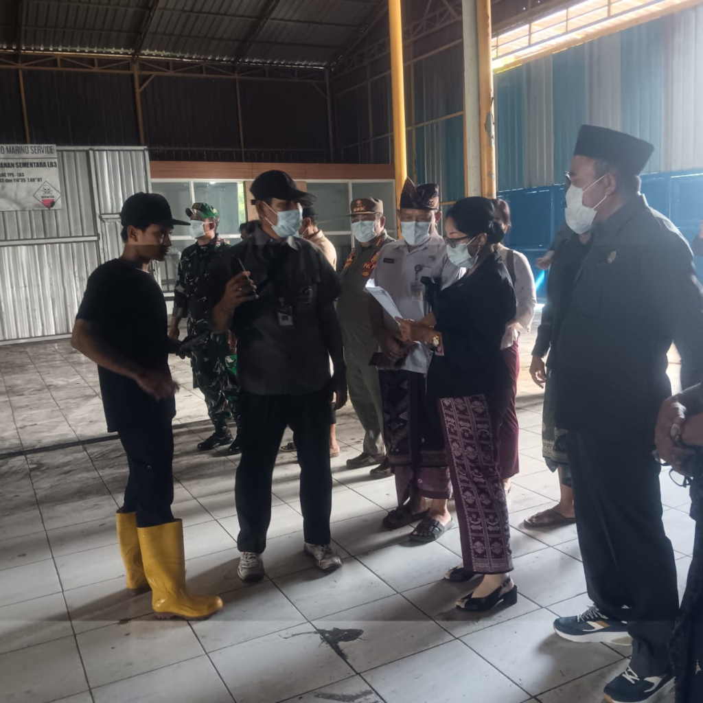 DPRD Jembrana bersama OPD terkait melakukan sidak ke pabrik pengolahan limbah B3, PT Balindo Marino Service (BMS)di Desa Pengambengan, Kamis (11/12/2025).