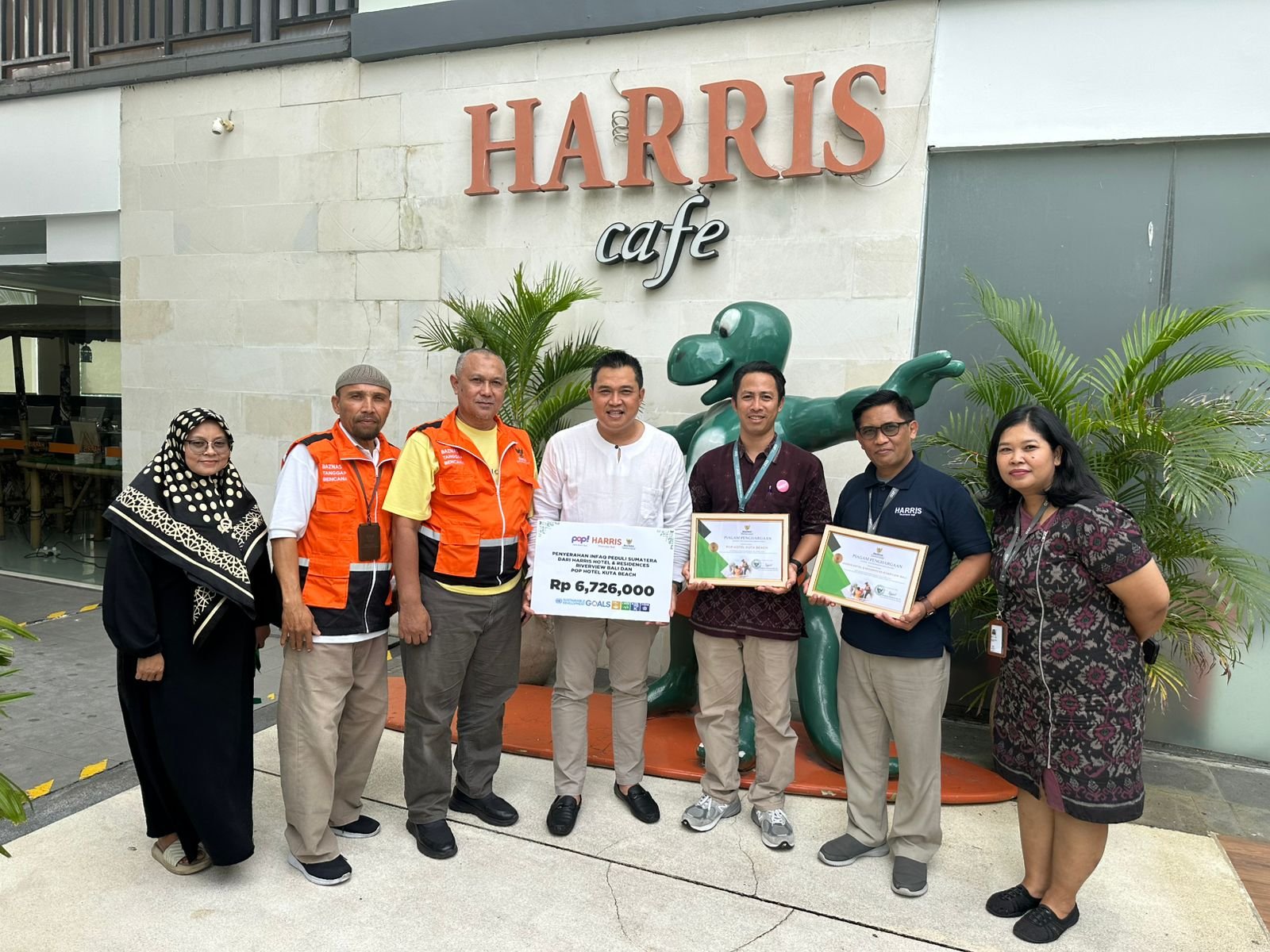 u7-HARRIS-POP-Hotel-Kuta-Bali-beri-bantuan-Rp67-juta-untuk-korban-banjir-Sumatra-lewat-BAZNAS