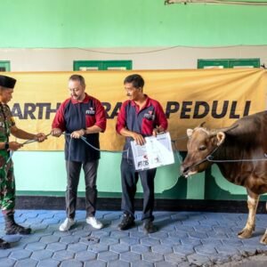 Discovery-Kartika-Plaza-Hotel-dan-Artha-Graha-Peduli-salurkan-hewan-kurban-di-Bali-dan-Lombok