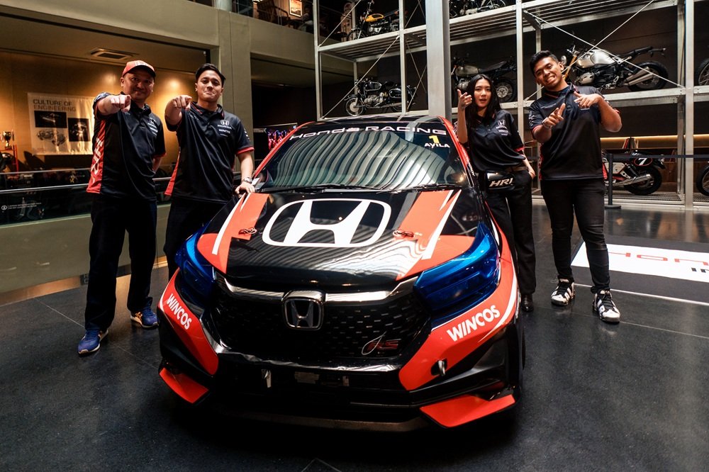 Honda Racing Indonesia (HRI) resmi membuka musim balap 2026 dengan memperkenalkan line-up pembalap, identitas visual baru, serta langkah regenerasi talenta muda melalui HRI Team Management dalam press conference yang digelar di Honda Culture at Vault Automotive Museum, Jakarta.