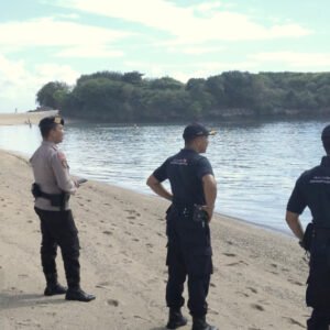 Respons-cepat-tim-gabungan-pastikan-perairan-Pantai-Peninsula-Nusa-Dua-tetap-aman