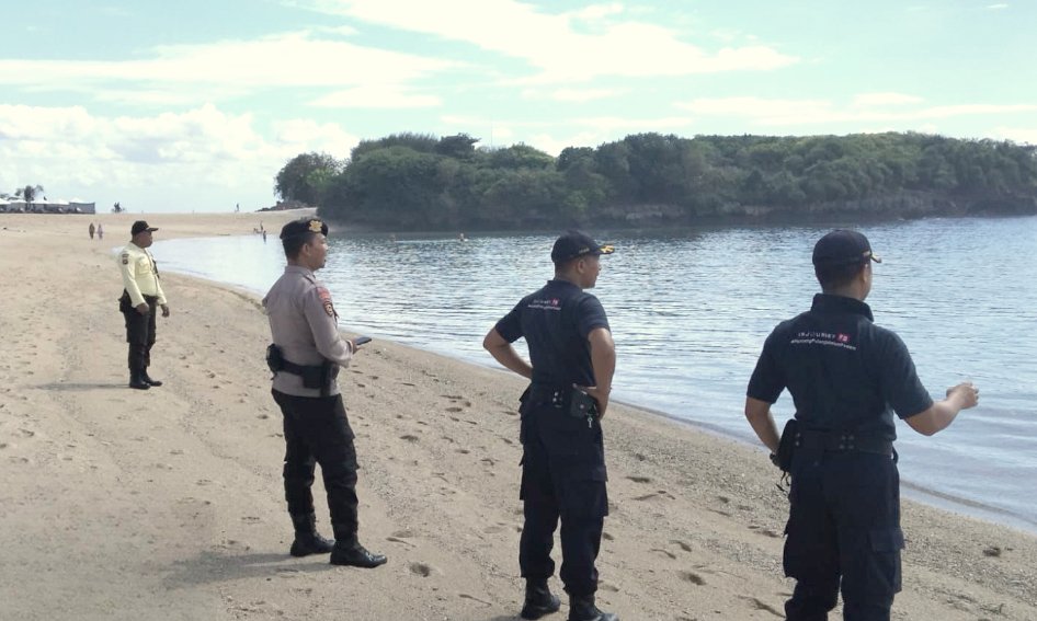 Respons-cepat-tim-gabungan-pastikan-perairan-Pantai-Peninsula-Nusa-Dua-tetap-aman