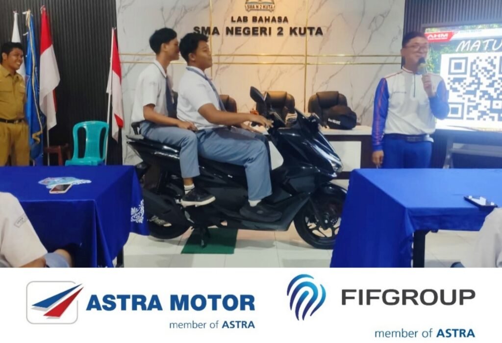 Astra Motor Bali ajak pelajar Smanduta mahir prediksi bahaya di jalan raya.